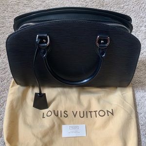 Louis Vuitton Epi pont neuf LIKE NEW!